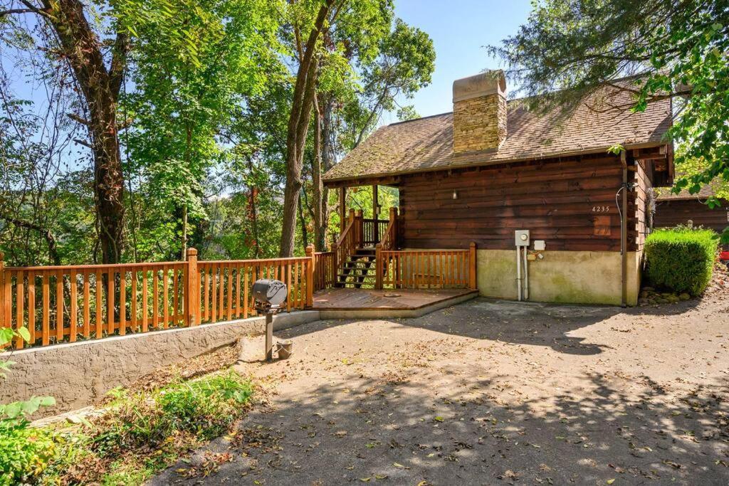 Do Not Disturb - Pigeon Forge Smoky Mountain Studio Cabin, Hot Tub, Fireplace Eksteriør bilde