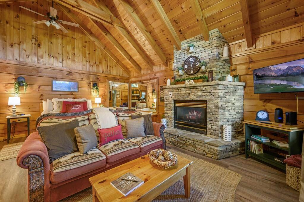 Do Not Disturb - Pigeon Forge Smoky Mountain Studio Cabin, Hot Tub, Fireplace Eksteriør bilde