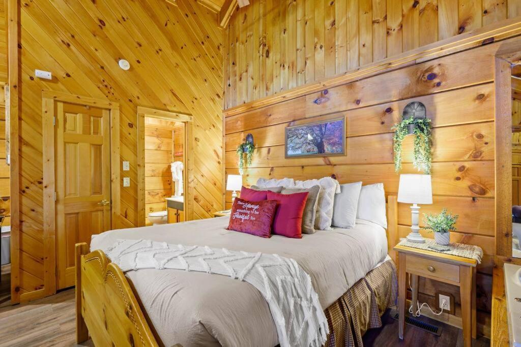 Do Not Disturb - Pigeon Forge Smoky Mountain Studio Cabin, Hot Tub, Fireplace Eksteriør bilde