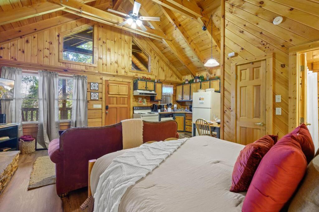 Do Not Disturb - Pigeon Forge Smoky Mountain Studio Cabin, Hot Tub, Fireplace Eksteriør bilde