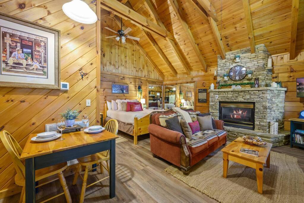 Do Not Disturb - Pigeon Forge Smoky Mountain Studio Cabin, Hot Tub, Fireplace Eksteriør bilde