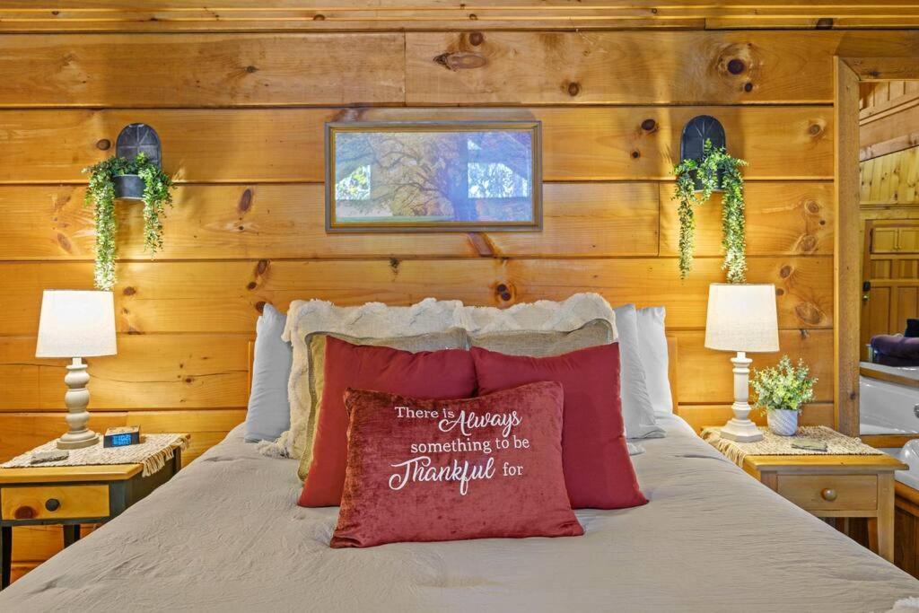 Do Not Disturb - Pigeon Forge Smoky Mountain Studio Cabin, Hot Tub, Fireplace Eksteriør bilde